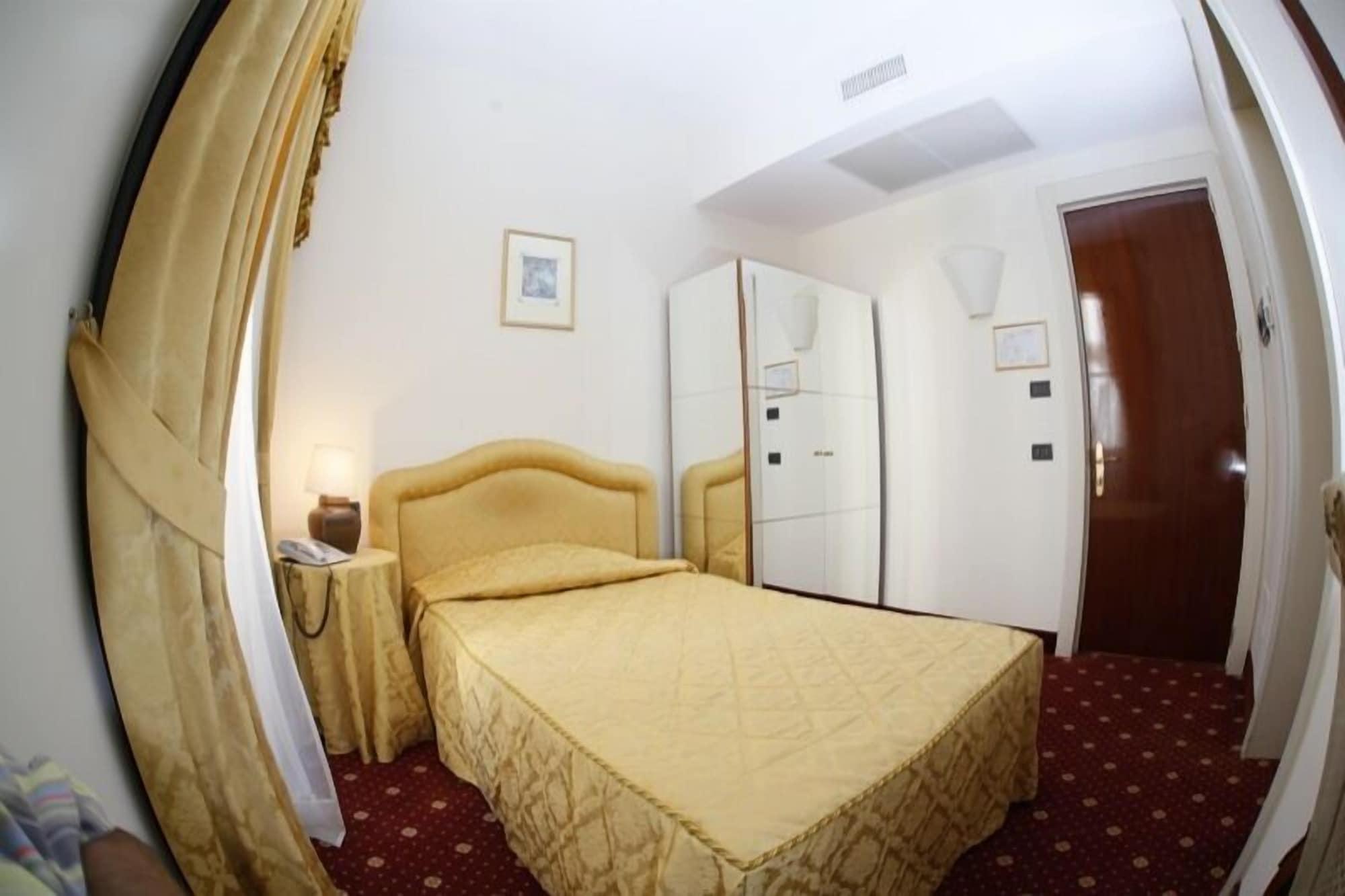 Grande Albergo Internazionale Бриндизи Экстерьер фото